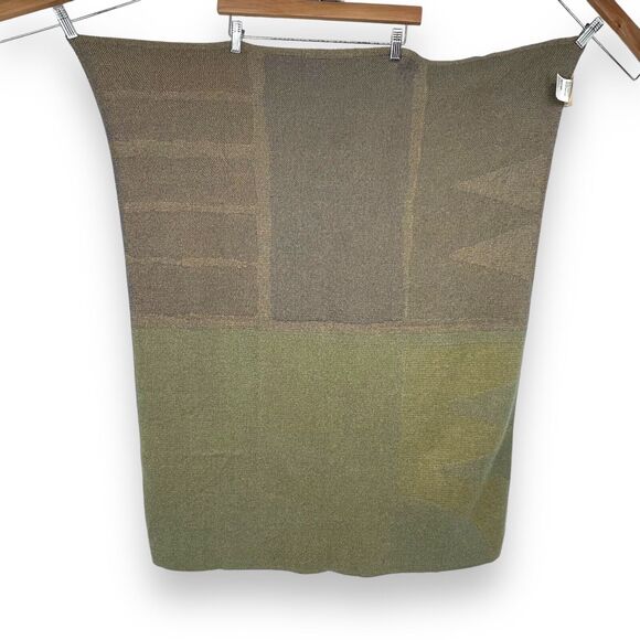 Crate Kids Crate & Barrel Jane Goodall 30 x 40 Baby Blanket Green Blue Geometric - Picture 2 of 4